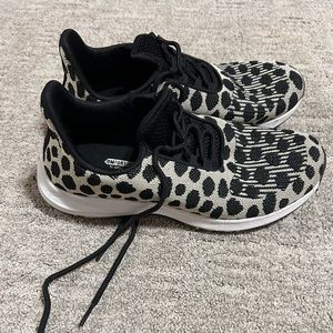 Cheetah print women’s shoes, size 8